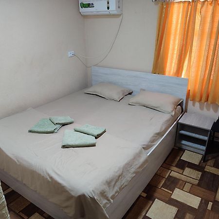 Family Guest House - Friends-J Nukus Ngoại thất bức ảnh